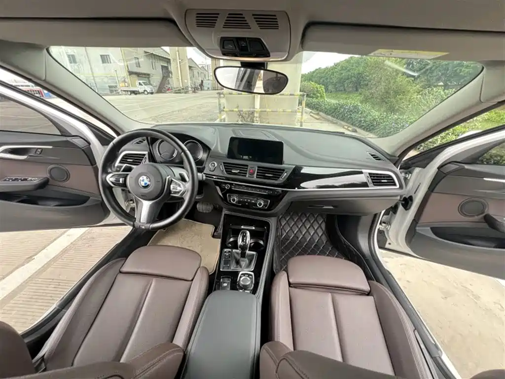 BMW 1 Series 2020 Model 125i Leading M Sport Package фото 11