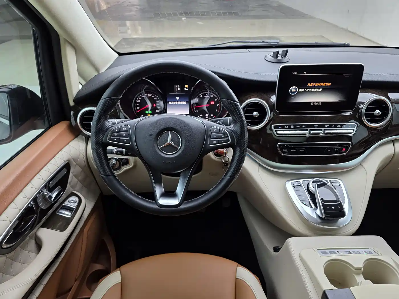 Mercedes-Benz V-Class 2018 V 260 L Premium Long Wheelbase Edition China VI фото 16