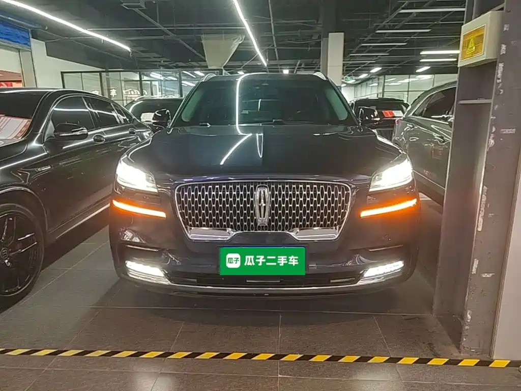 Фото 3 - Lincoln Aviator