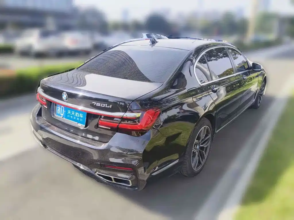Фото 2 - BMW 7 Series