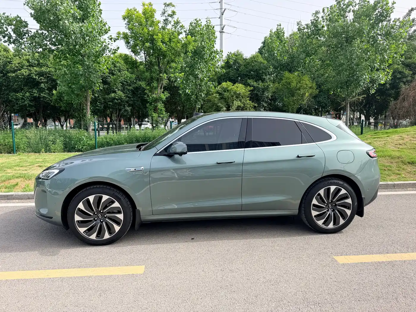 AITO Wenjie AITO M5 2023 Extended Range RWD Smart Drive Edition фото 3