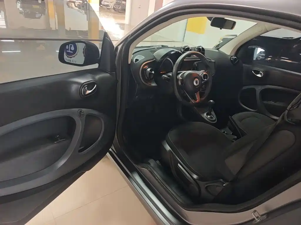 smart fortwo 2019 2019 0.9T 66kW Hardtop Wind Edition China VI