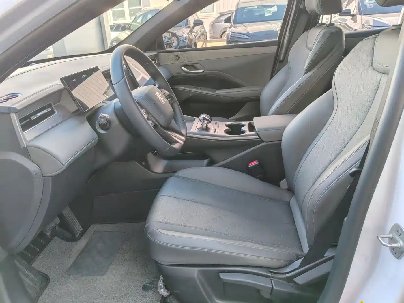 BYD Qin PLUS 2025 DM-i Smart Drive 55KM Leader фото 5