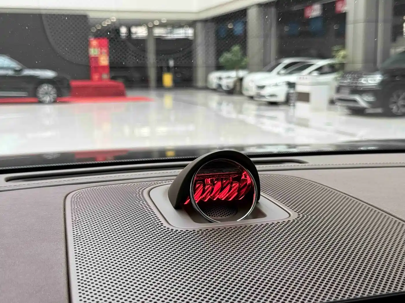AITO Wenjie AITO M9 2025 Extended Range Ultra 52kWh 6-Seater фото 19