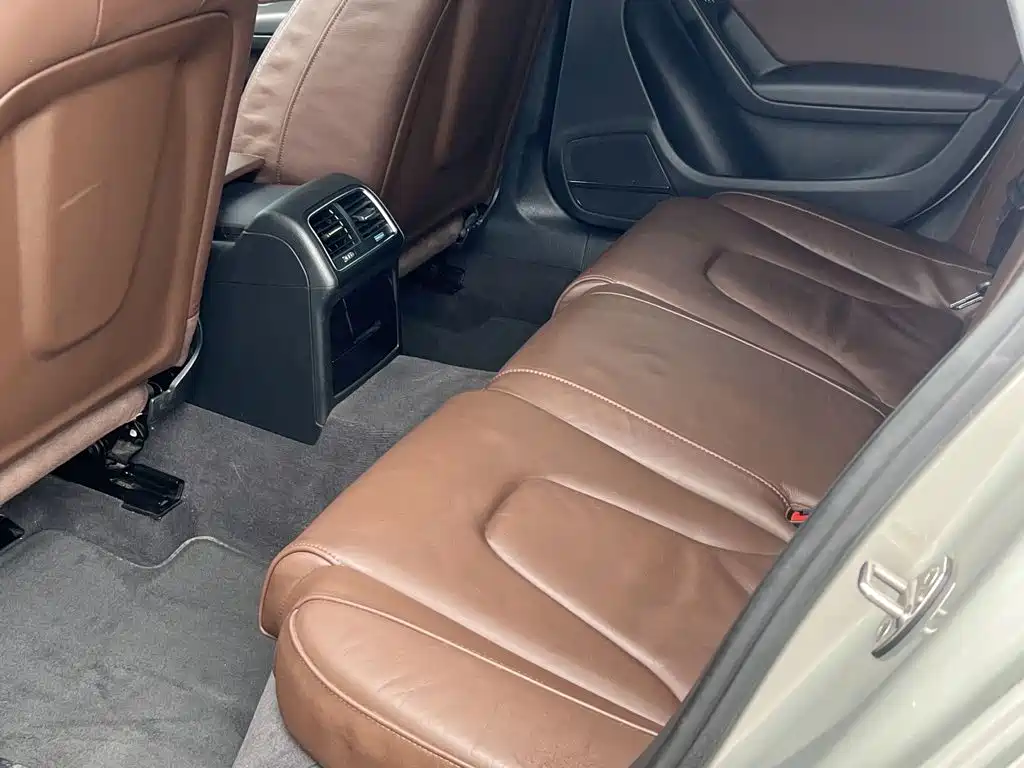 Фото 9 - Audi A4L