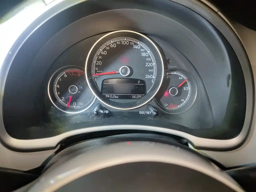 Volkswagen Beetle 2018 180TSI Easy Joy Edition фото 4
