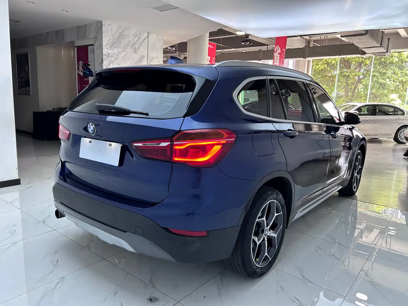BMW X1 2018 sDrive18Li Premium Model фото 7