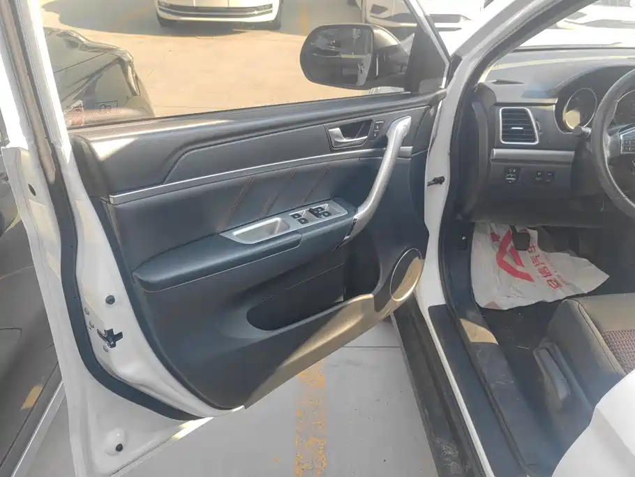 Photo 7 - Haval M6