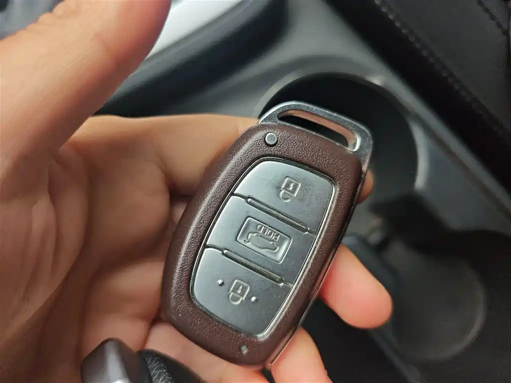 Hyundai Elantra 2016 Model 1.6L Automatic Smart Elite фото 17