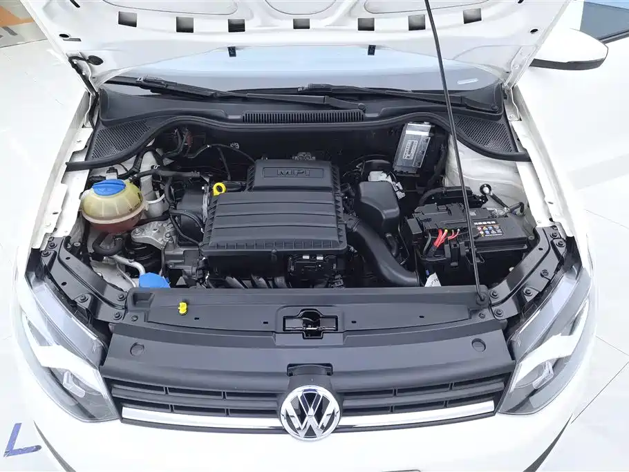 Volkswagen Polo 2016 1.4L Automatic Trend фото 10