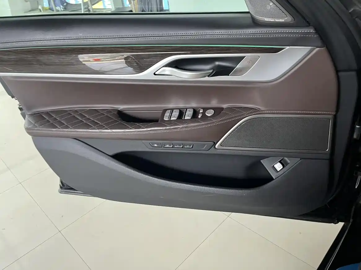 BMW 7 Series 2019 730Li Luxury Package фото 12