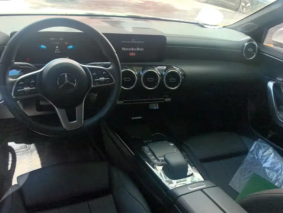 Mercedes-Benz A-Class 2021 A 200 L Sport Sedan Dynamic Type фото 12
