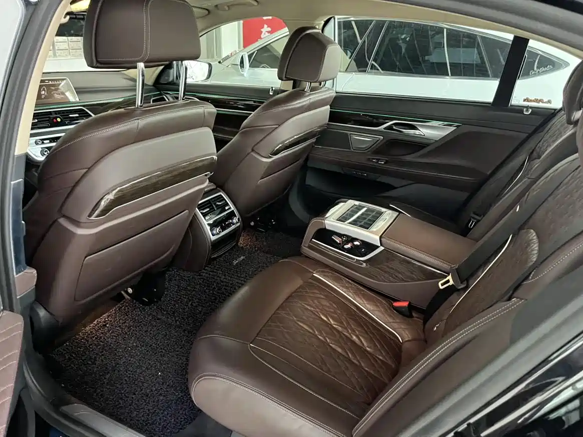 BMW 7 Series 2019 730Li Luxury Package фото 13