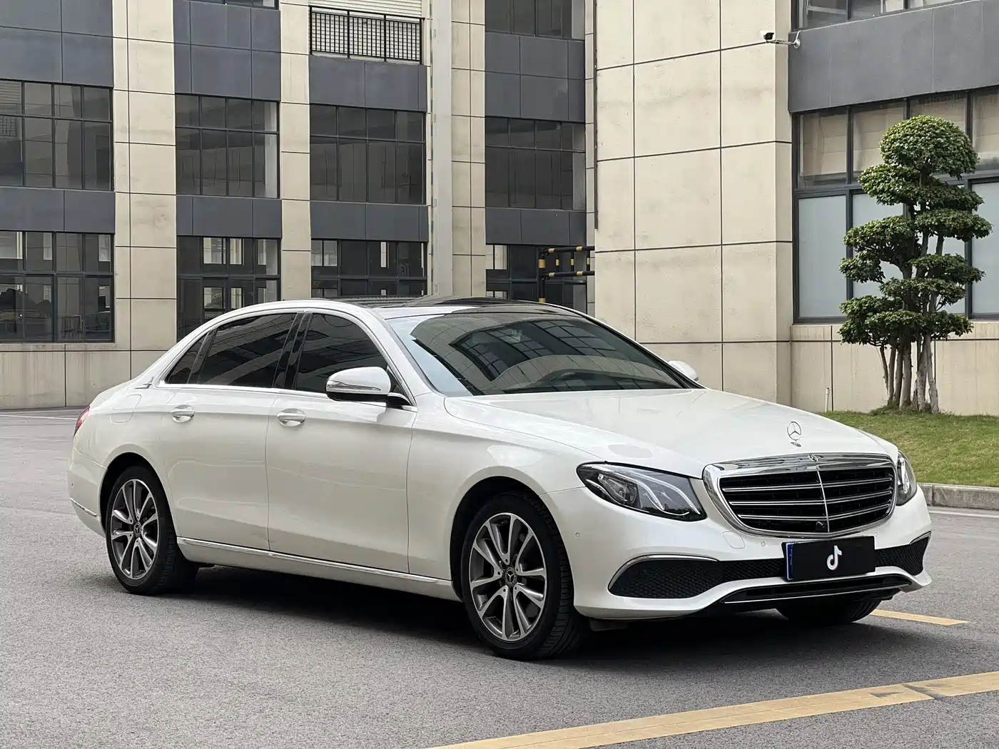 Mercedes-Benz E-Class 2019 E 260 L фото 3