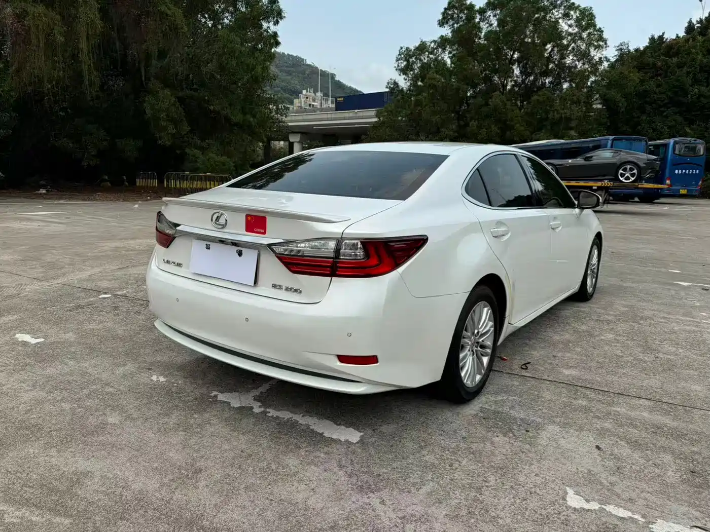 Lexus ES 2015 200 Comfort Edition фото 4