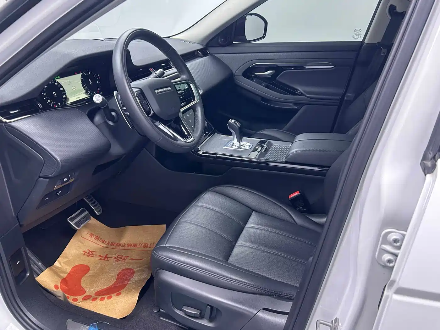 Land Rover Range Rover Evoque 2022 Range Rover Evoque L 200PS R-Dynamic Standard Elite Edition фото 4
