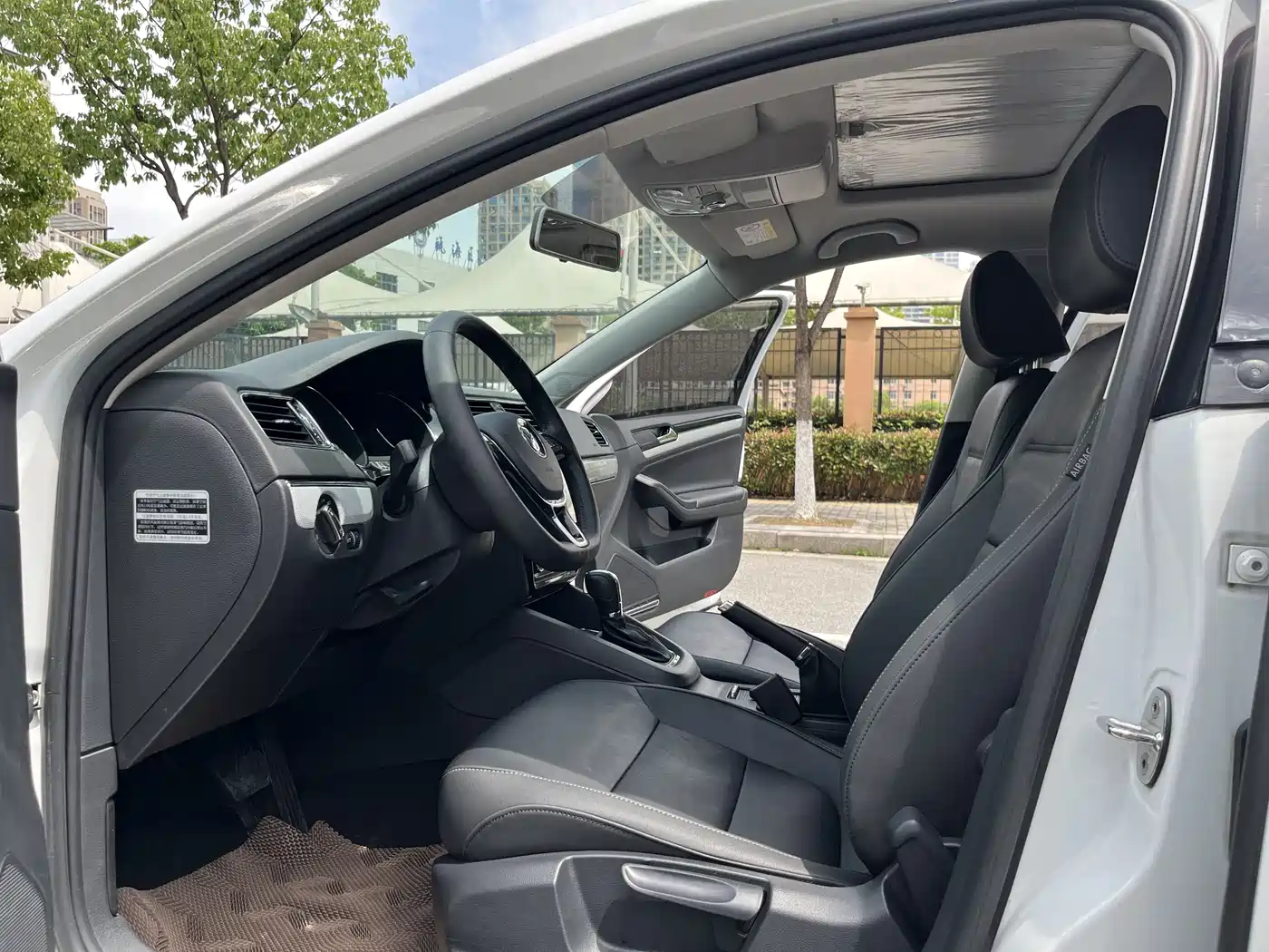 Volkswagen Sagitar 2017 1.6L Automatic Comfort фото 5