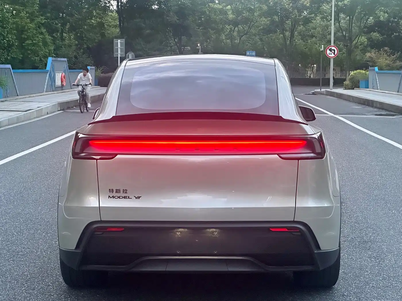 Tesla Model Y L 2026 2025 Facelift Long Range AWD