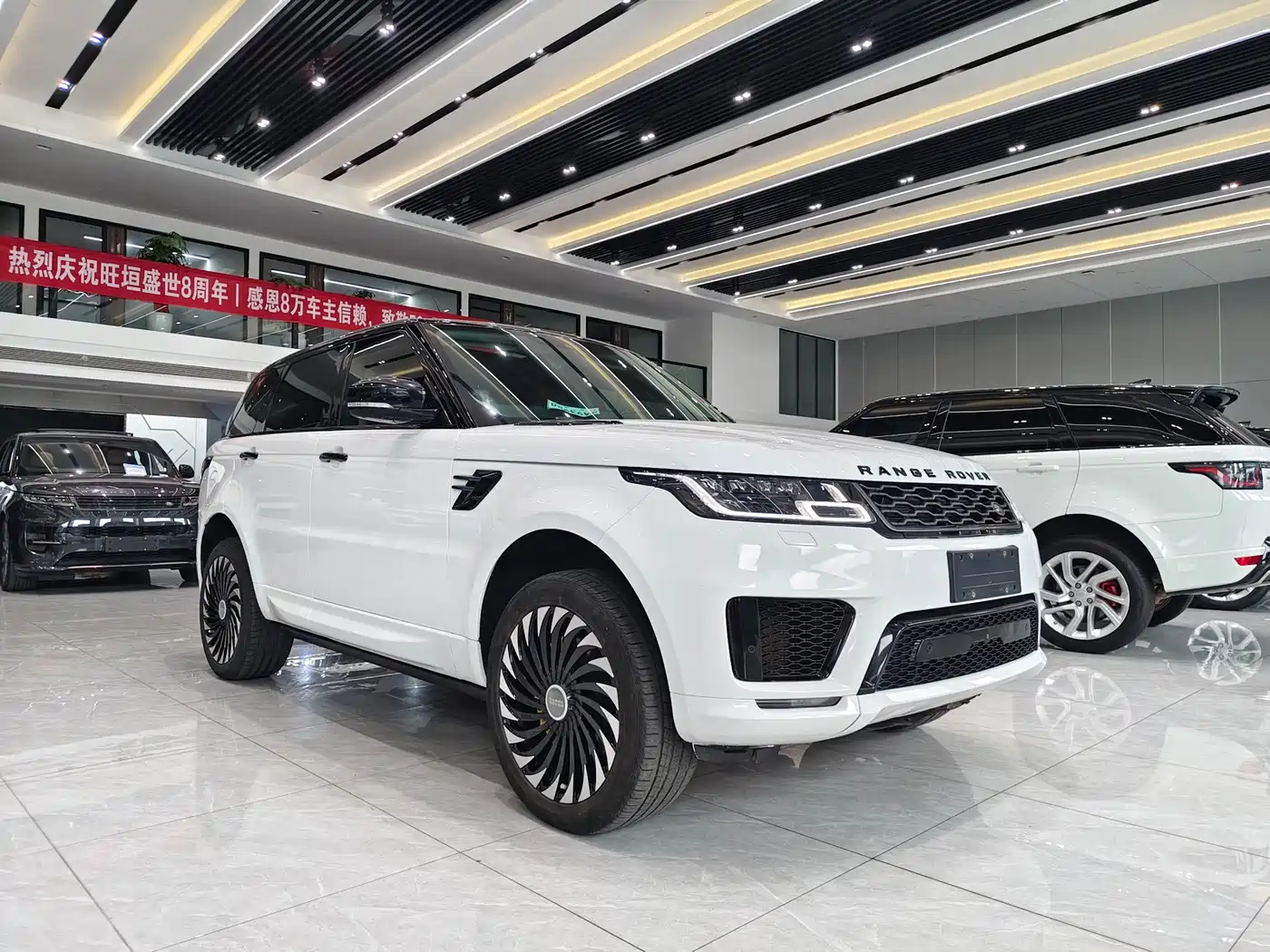 Land Rover Range Rover Sport 2020 3.0 L6 HSE DYNAMIC фото 3