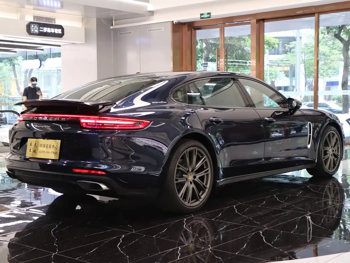 Porsche Panamera 2017 Panamera 4 Executive Long Wheelbase 3.0T фото 5