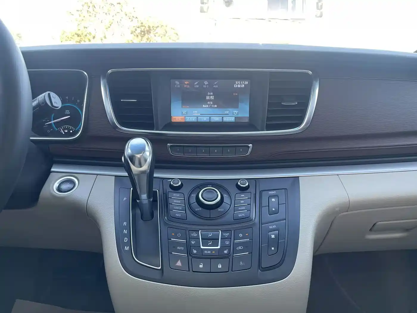 Buick GL8 2014 3.0L GT Luxury Business Elegance фото 21
