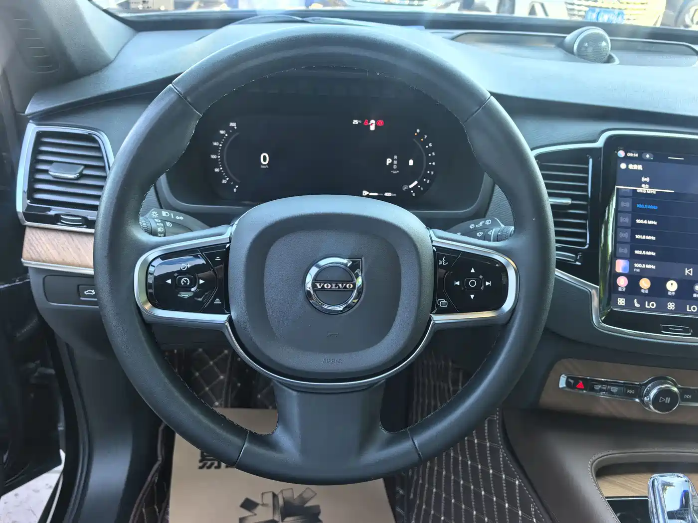 VOLVO XC90