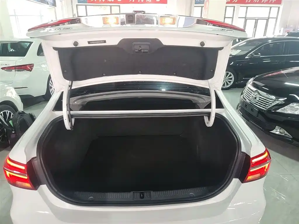 Roewe i6 2021 2020 PLUS 1.6L CVT 4G Connected Glory Flagship Edition