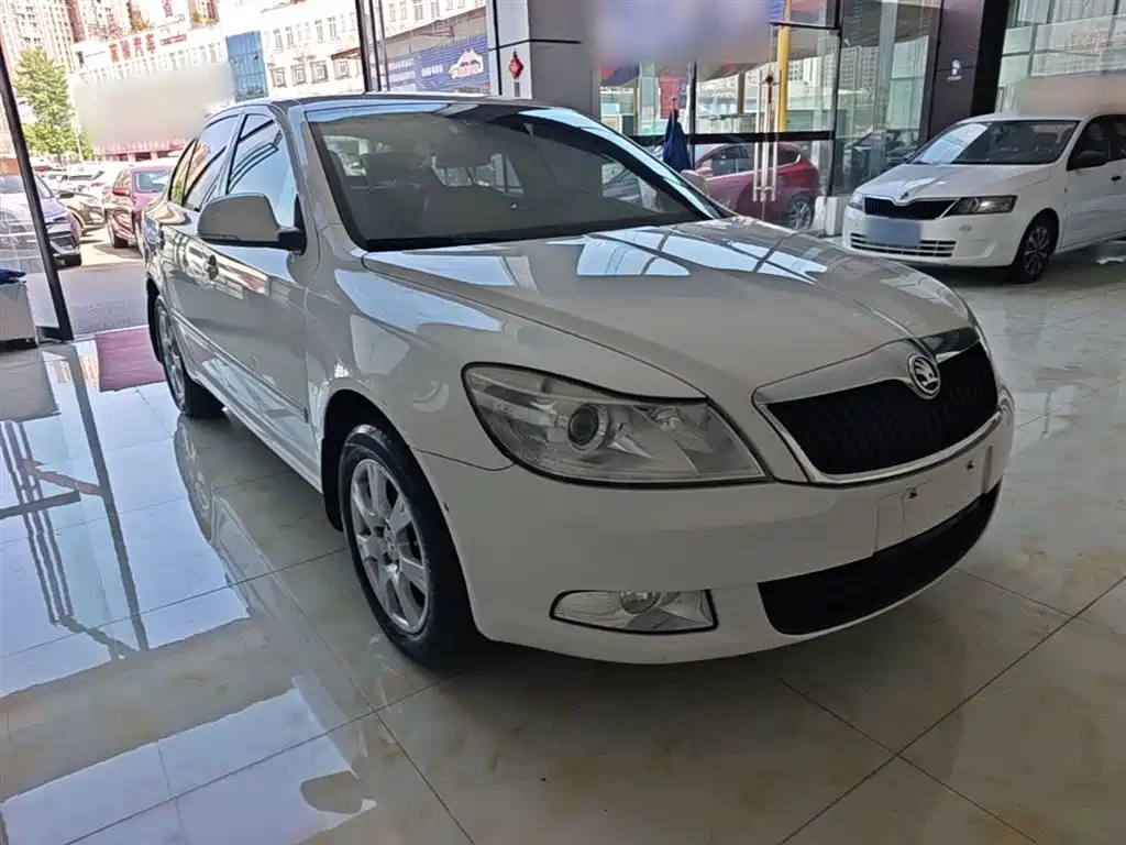 Škoda Octavia 2015 Classic 1.6L Automatic Elite Edition фото 4