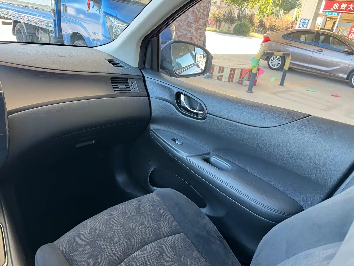 Nissan Tiida 2011 2011 1.6L CVT Comfort