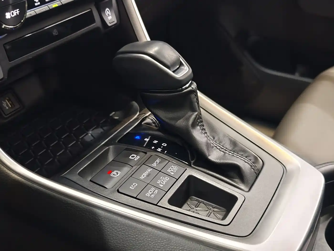 Toyota Wildlander 2023 2.0L CVT AWD Luxury PLUS фото 20
