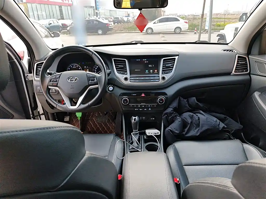 Hyundai Tucson 2018 1.6T DCT 2WD 15th Anniversary Special Edition фото 6