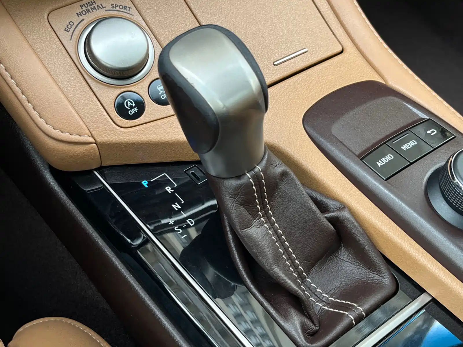 Фото 20 - Lexus ES
