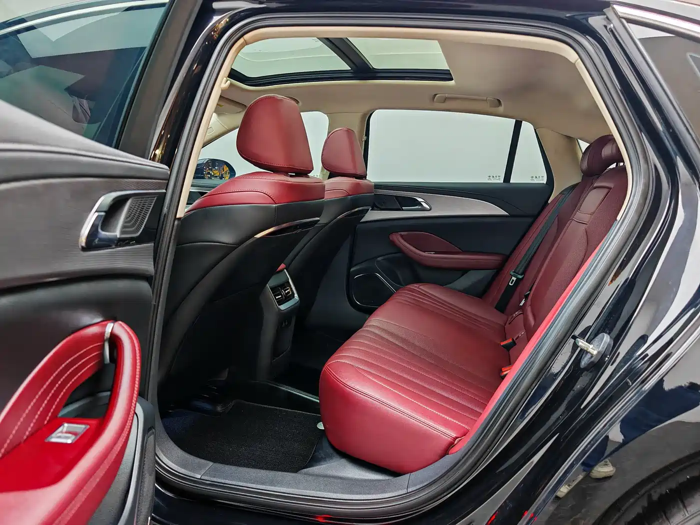 Hongqi H5 2024 1.5T DCT Smart Connect Flag Rhythm Edition фото 17