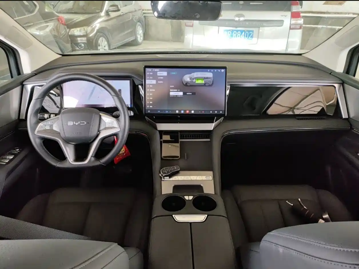 BYD M9 2025 2025 Model 1060 Pilot Edition