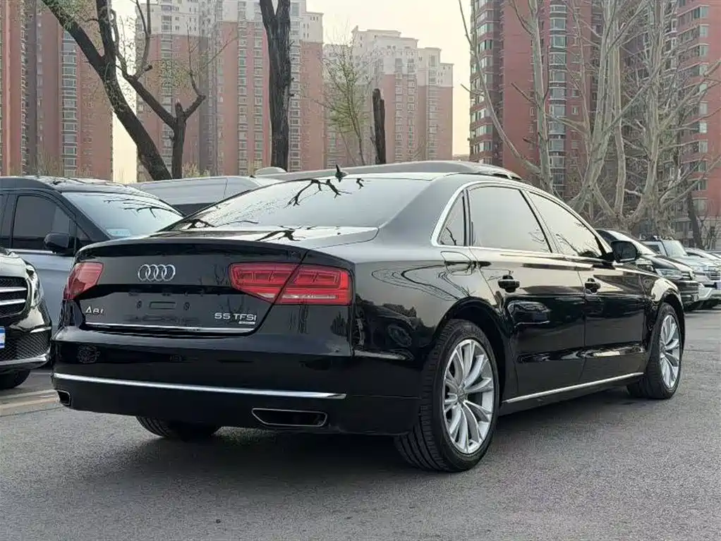 Audi A8 2012 A8L 45 TFSI quattro Luxury фото 3