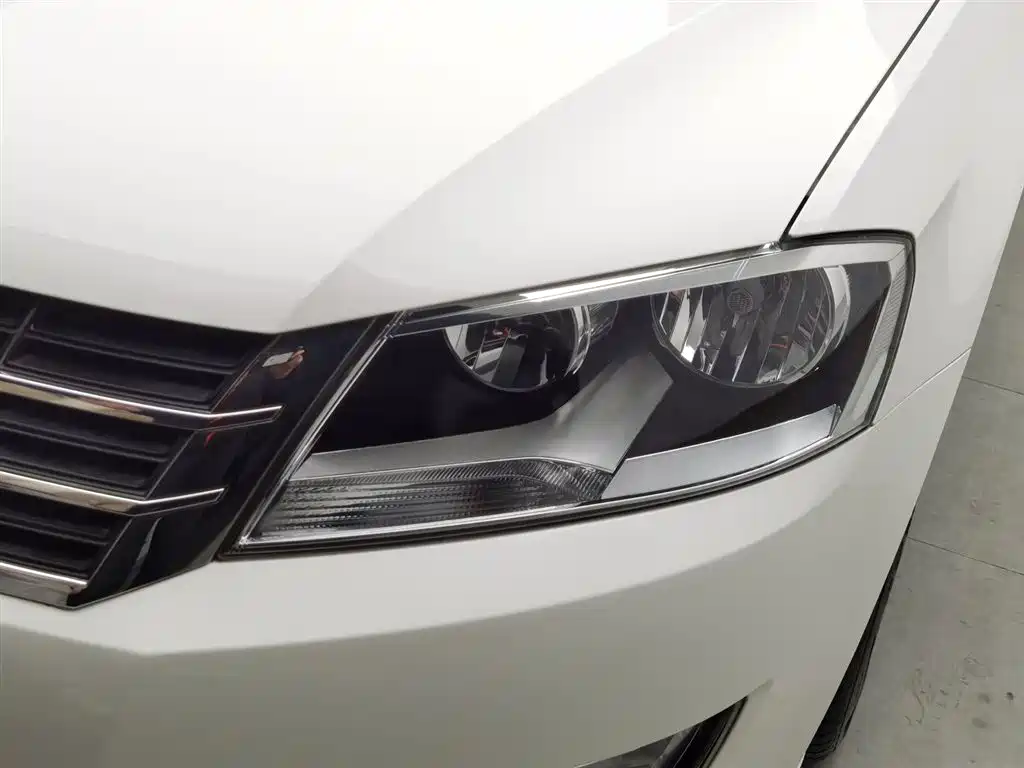Volkswagen Lavida 2013 Facelift Classic 1.6L Manual Comfort фото 7