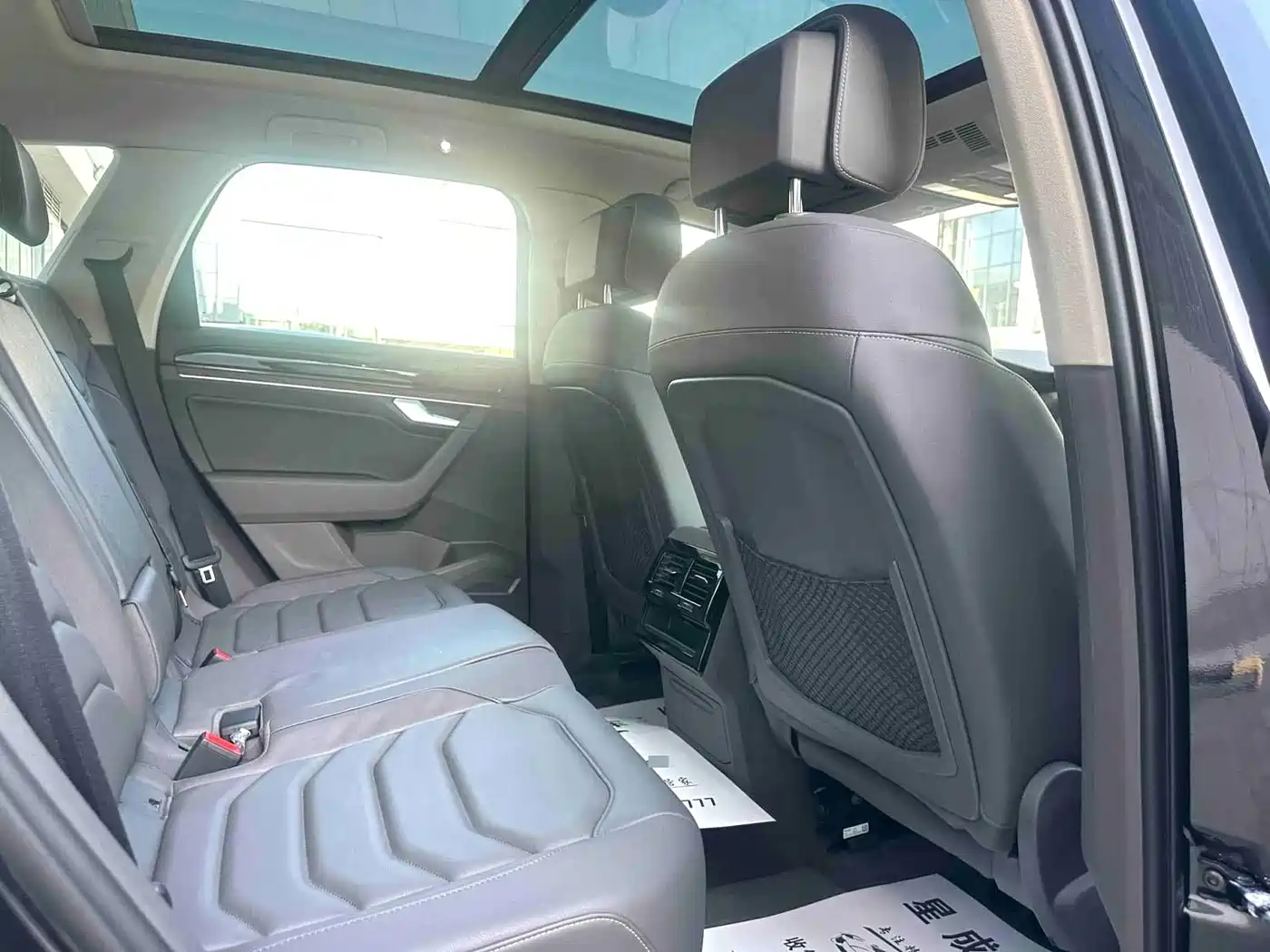 Volkswagen Touareg 2021 3.0TSI Sharp Edition with Gloss Black Sports Package фото 12