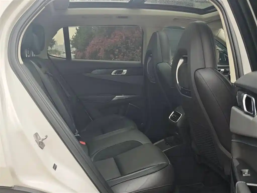 Lynk & Co 01 EM-P 2018 1.5T PHEV Jin Pro China V фото 8