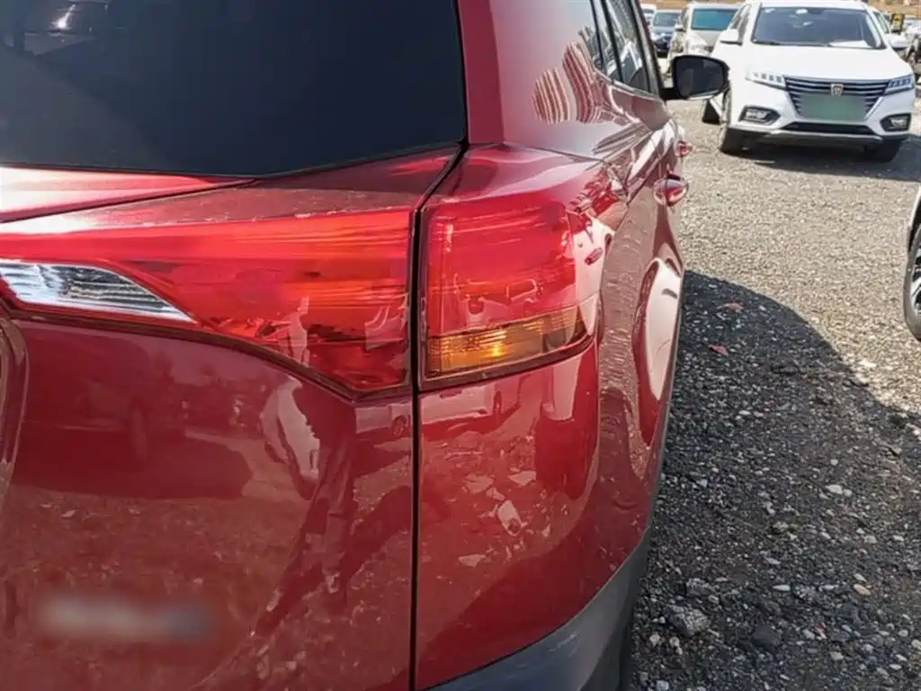 Toyota RAV4 Rongfang 2015 2.0L CVT 2WD Trend Edition фото 8