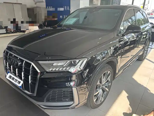 AUDI Q7