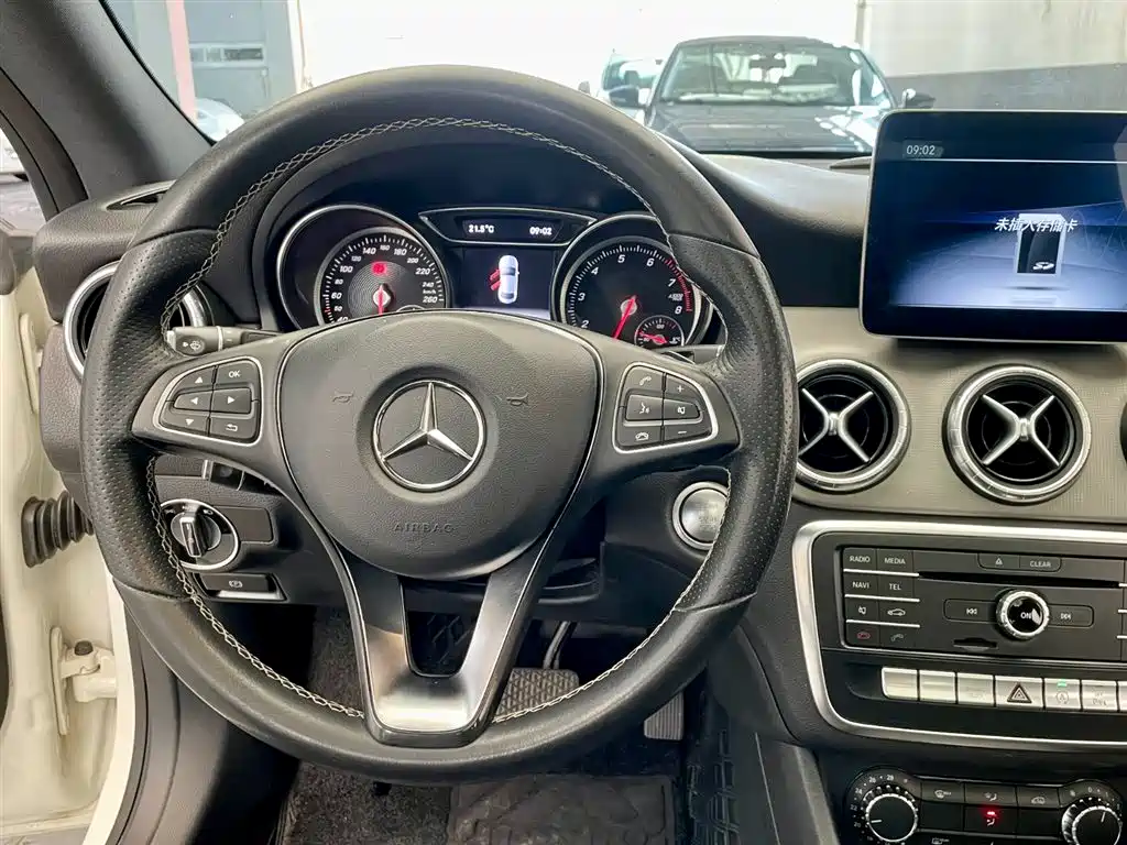 Mercedes-Benz CLA (Import) 2017 Facelift CLA 200 Style фото 12