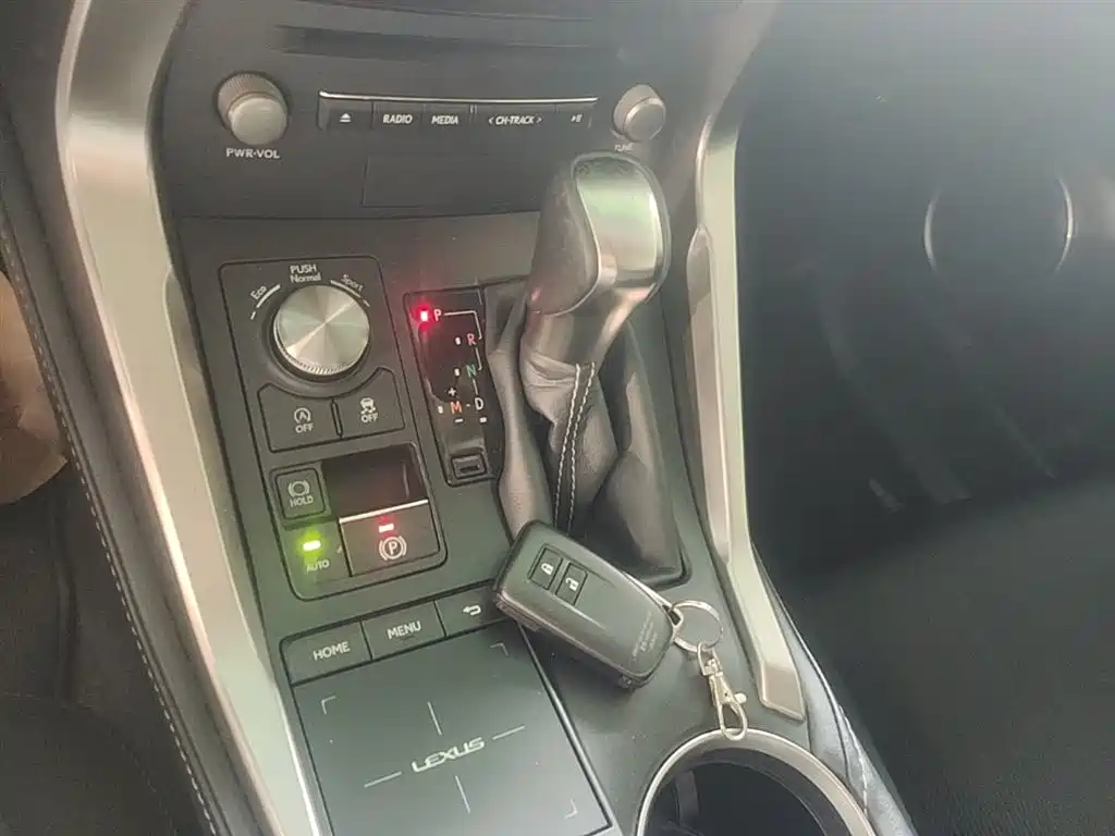 Lexus NX 2017 200 FWD Sharp Edition фото 14