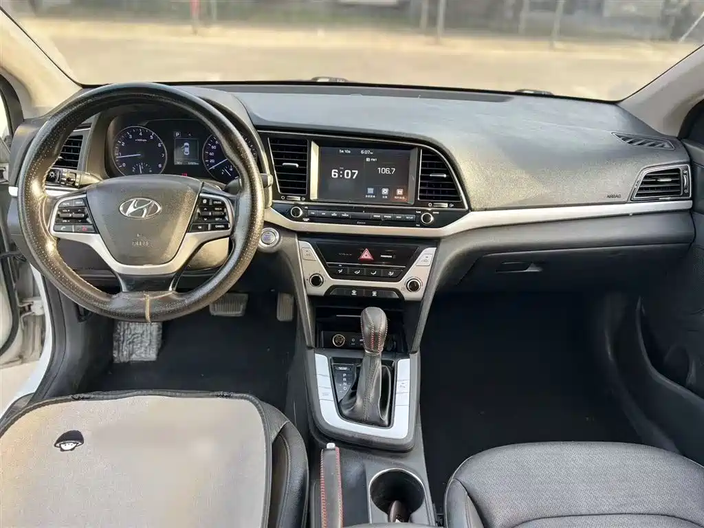 Hyundai Elantra 2016 1.6L Auto Smart·Luxury Edition фото 9