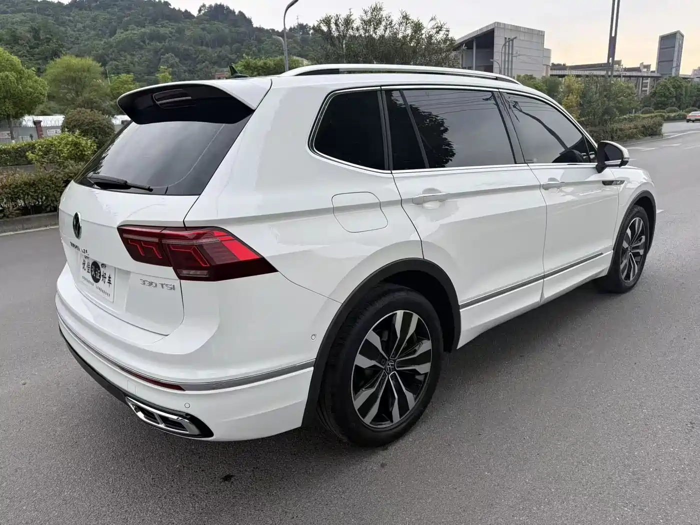 Volkswagen Tiguan L 2022 330TSI Auto 2WD R-Line Premium Edition фото 12