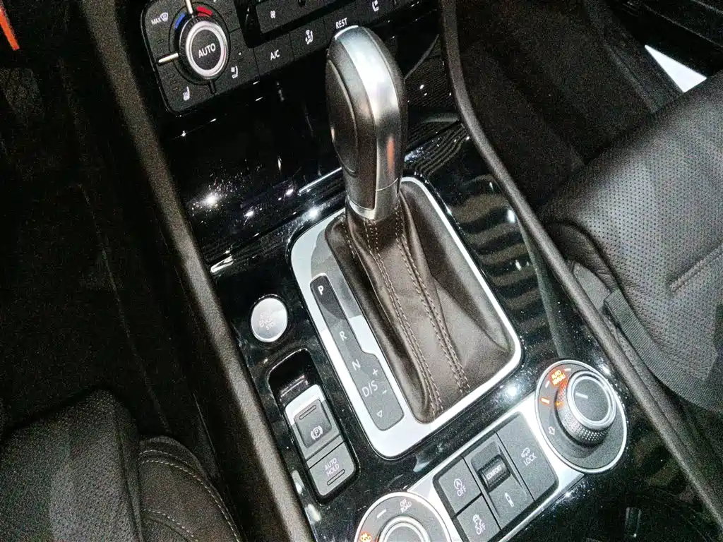 Volkswagen Touareg 2017 3.0TSI Explorer Edition фото 14