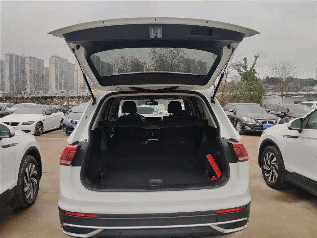 Volkswagen Tiguan L 2023 330TSI Auto 2WD Comfort Edition фото 9