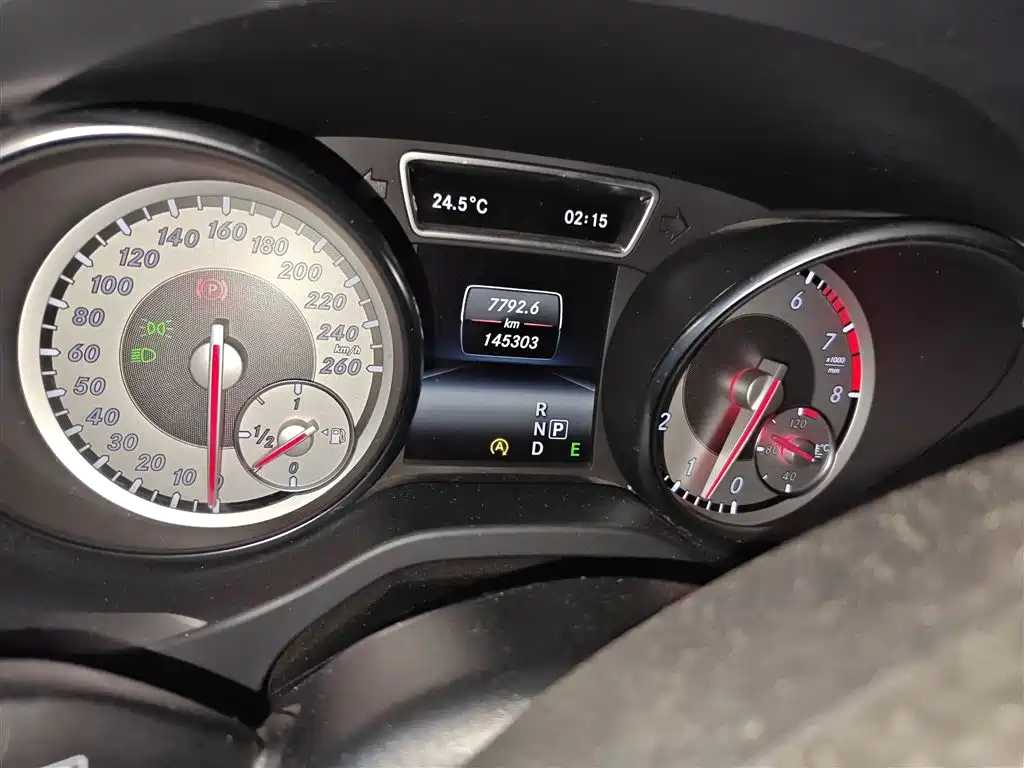 Mercedes-Benz GLA 2015 GLA 200 Dynamic фото 9