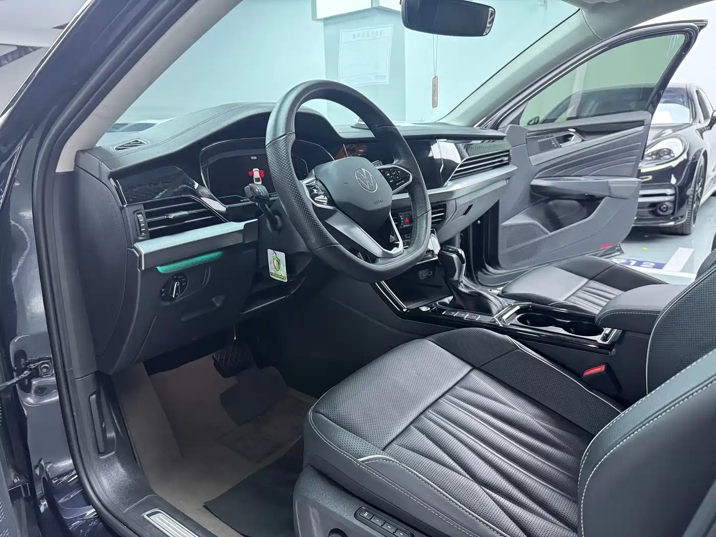 Volkswagen Passat 2023 380TSI Luxury Edition фото 5