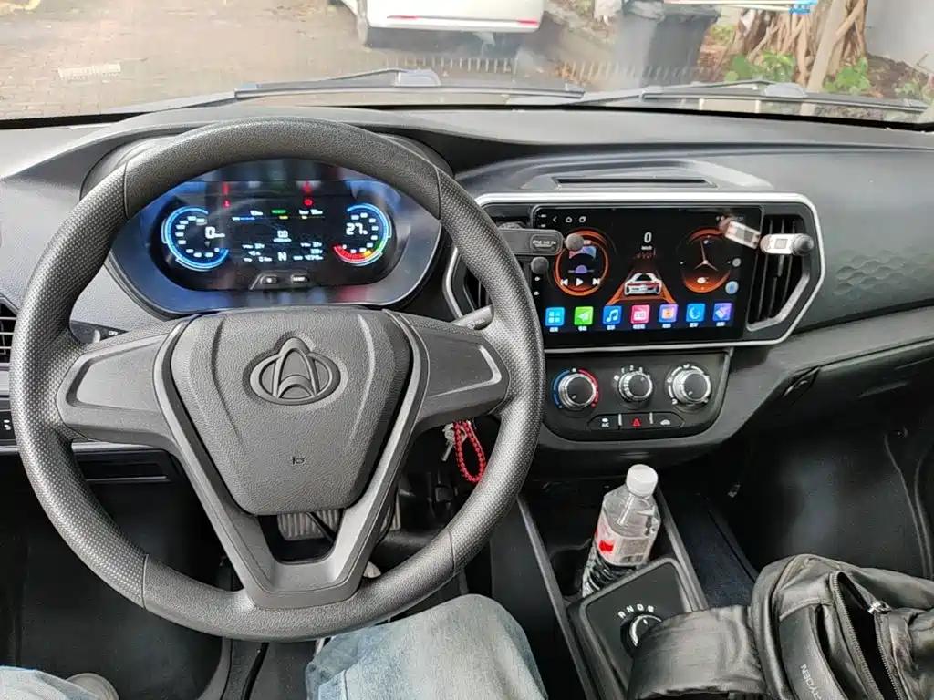 Changan Kaicheng Changan Ruixing EM60 2025 2025 Passenger Version Comfort 6-Seater 300km with Lift-up Tailgate