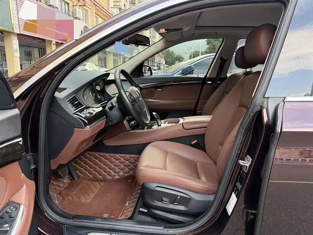 BMW 5 Series GT 2015 528i Leading фото 5